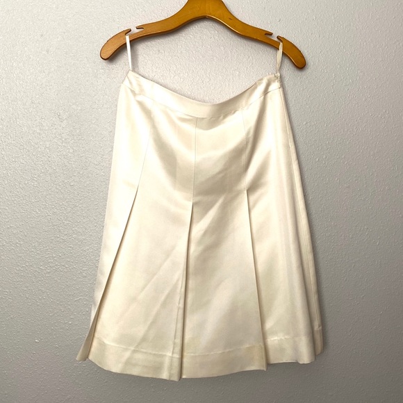 Ivory Banana Republic Skirt - Picture 2 of 4